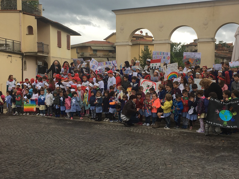 Scuole in piazza per la pace in Siria